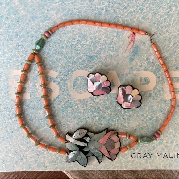 Vintage Jewelry - Vintage Lee Sands Inlaid Mother of Pearl Flower Necklace and Earring Set